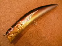 【LureShop ULUA】×【ARUMOMIS】コラボ  フラウンダーロング 220mm 105g フローティングモデル カラー：レッドイエローラップペイント